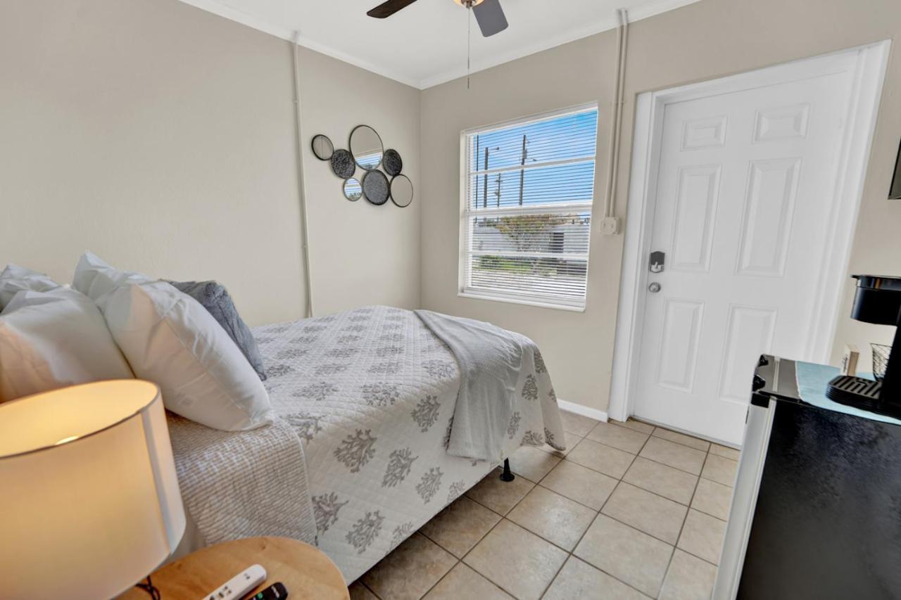 Sea Foam Suites Lower Grand Lagoon Exteriör bild